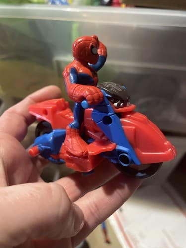COLLECTORS 2012 HASBRO TM Marvel & Subs Spiderman and Spider Bike - Thumbnail 3