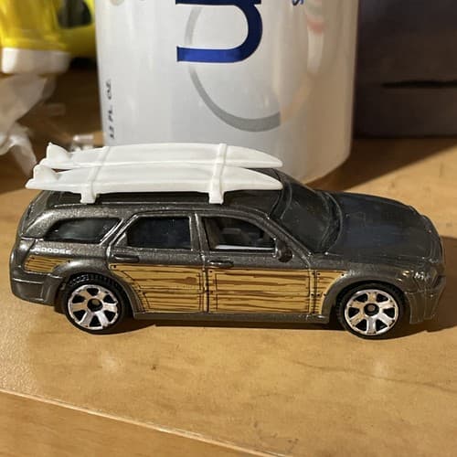 Matchbox Dodge Magnum Retro Rides #29 Gray Mtflk w/Surf Boards & Wood Grain - NM