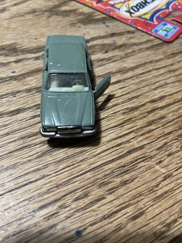 Vintage Yatming 1061 Green Mercedes 450 SEL 1/64 Scale Diecast Car Opening Doors - Thumbnail 2