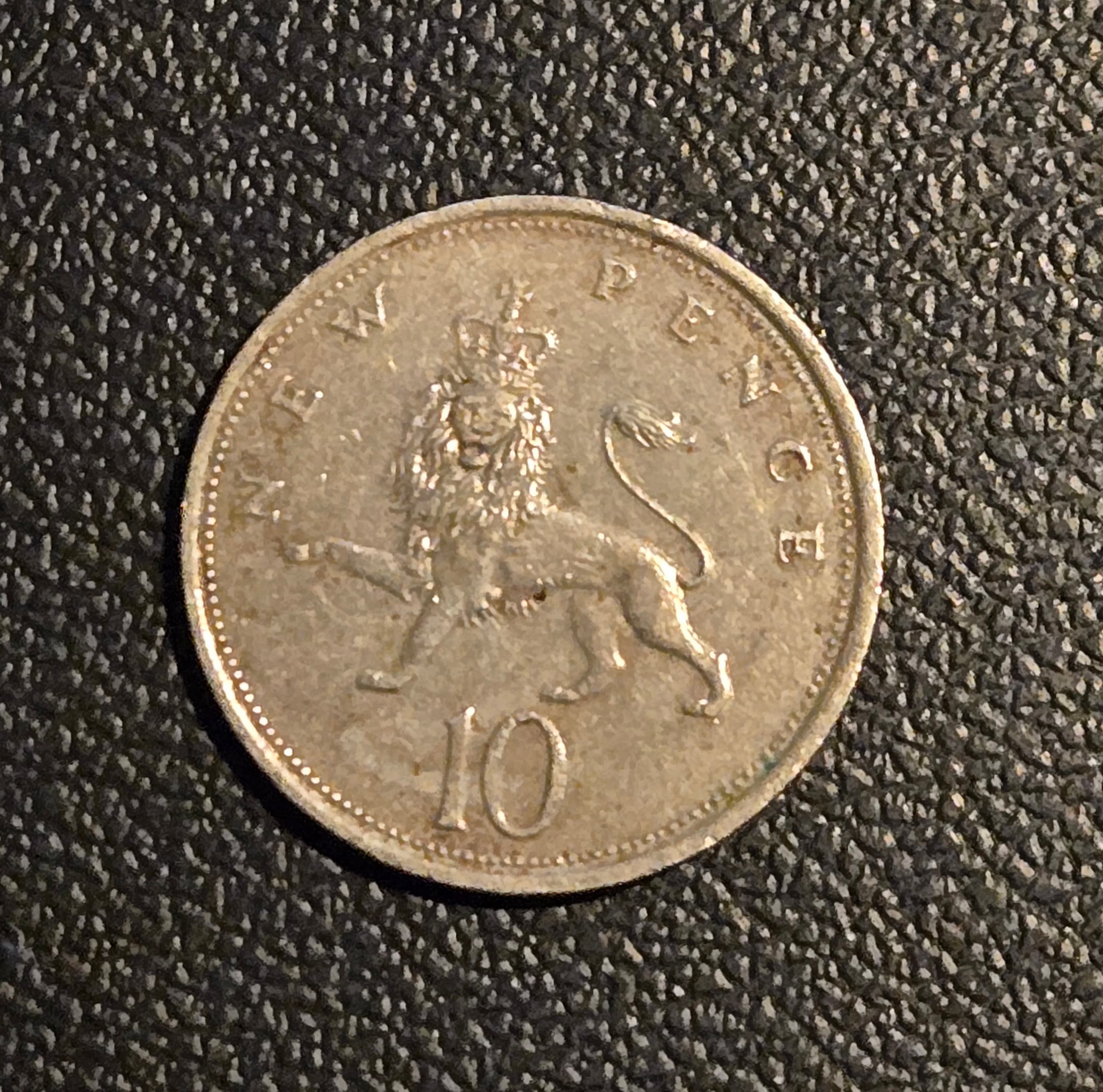 1975 Great Britain 10 New Pence Coin - Queen Elizabeth II - Large Type - Thumbnail 2