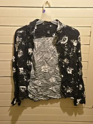 H&M Blouse Womens M Black White Floral Long Sleeve Lightweight Button Front - Image 1