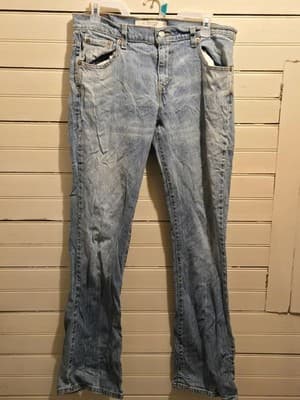 Levis Jeans Womens 10 M Light Wash Boot Cut Stretch Denim 98% Cotton Casual - Image 1