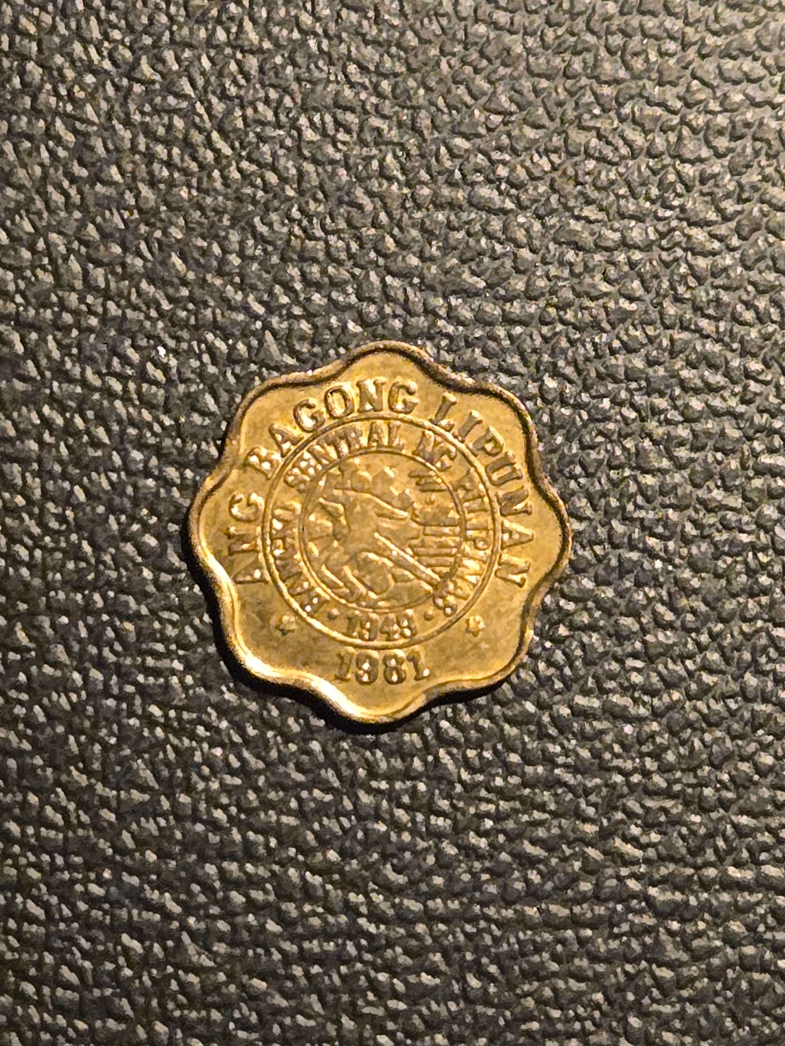 1981 Philippines 5 Sentimo Melchora Aquino Scalloped Coin Bagong Lipunan - Thumbnail 2