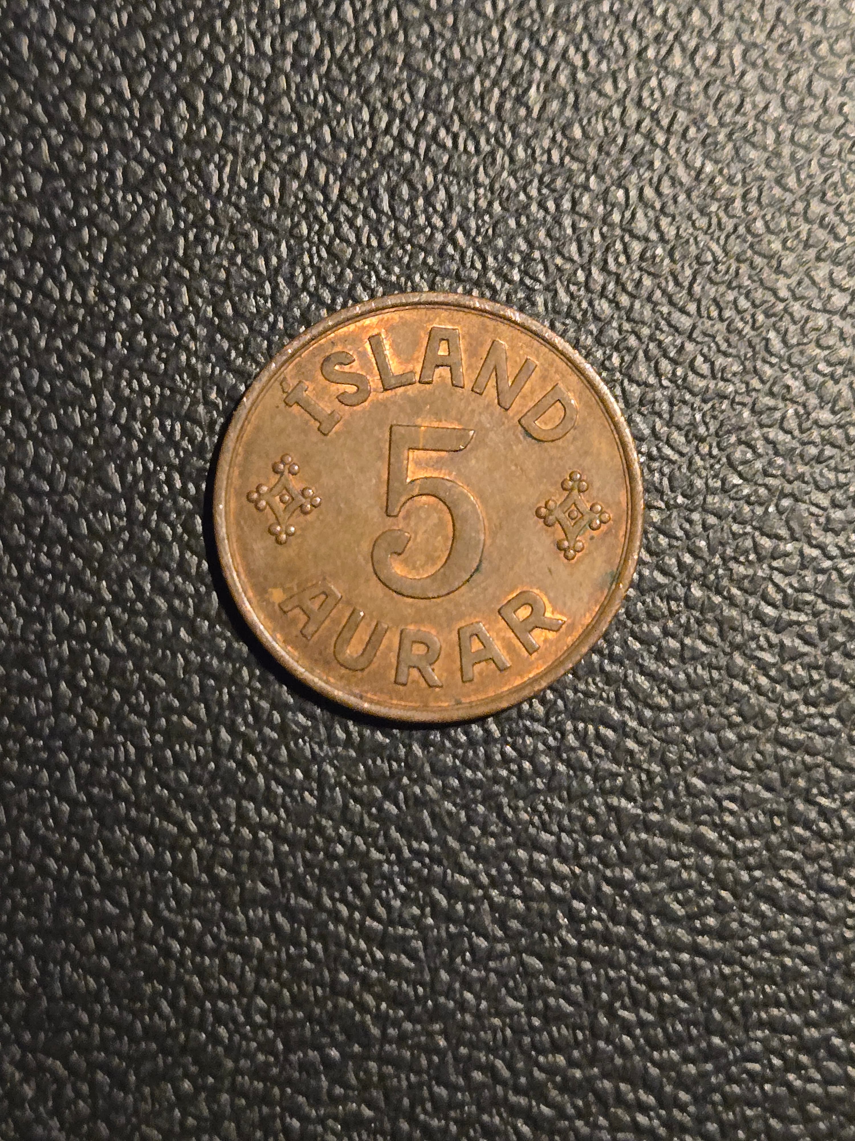 1942 Iceland 5 Kronur Bronze Coin - Very Good Condition, Rare Collectible - Image 1