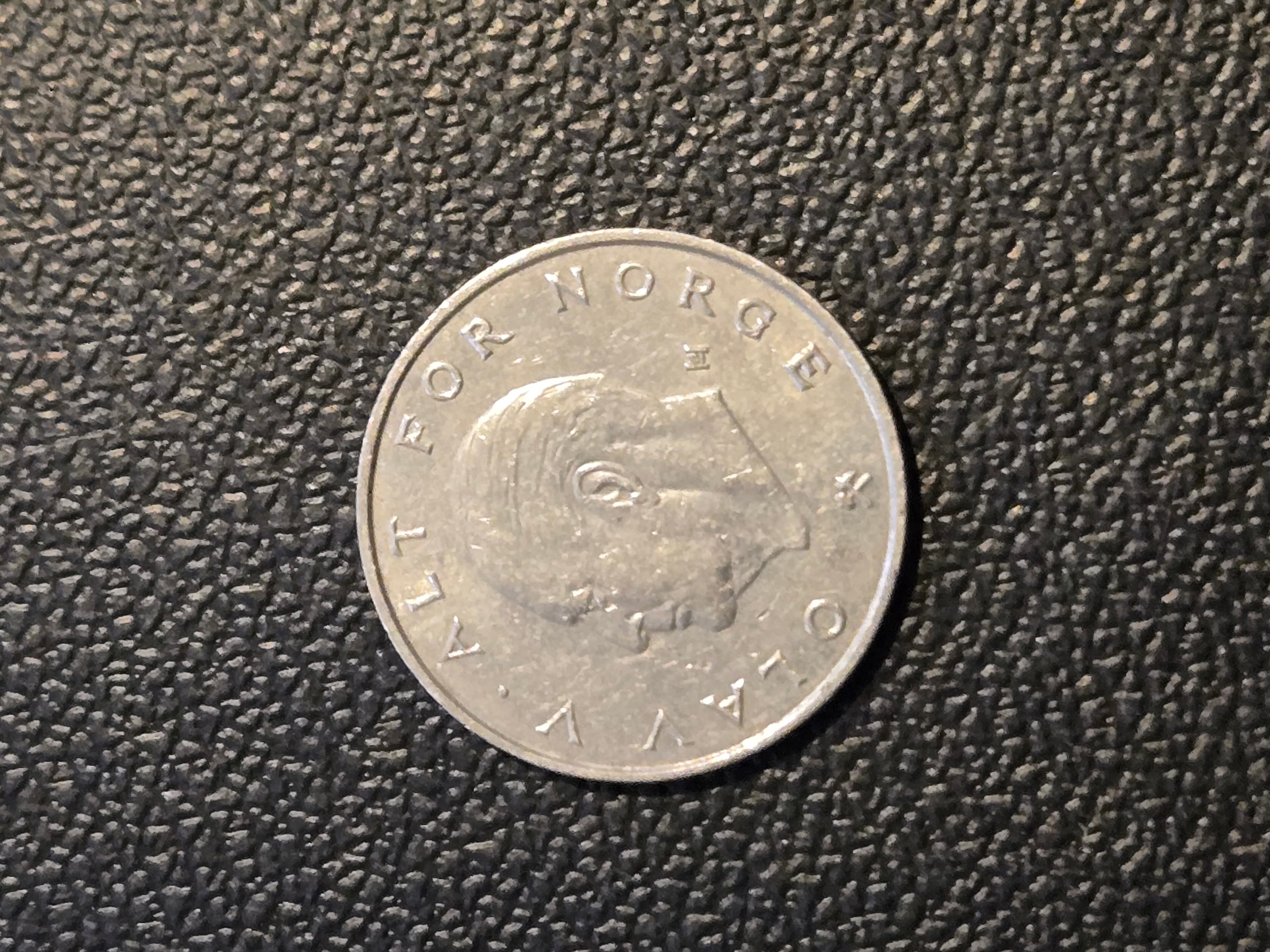 1977 Norway 1 Krone Coin - King Olav V - Image 1