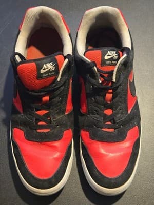 Nike SB Delta Force Mens 13 Black Red Low Top Skate Shoes Suede Leather Preowned - Image 1