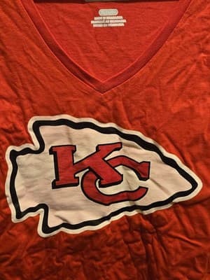 Fanatics T-Shirt Womens XL Kansas City Chiefs V-Neck Red Logo Tee Short Sleeve - Thumbnail 2