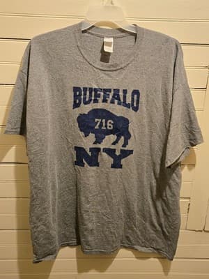 Gildan T-Shirt Mens 2XL Buffalo 716 NY Graphic Short Sleeve Gray Tee Distressed - Image 1