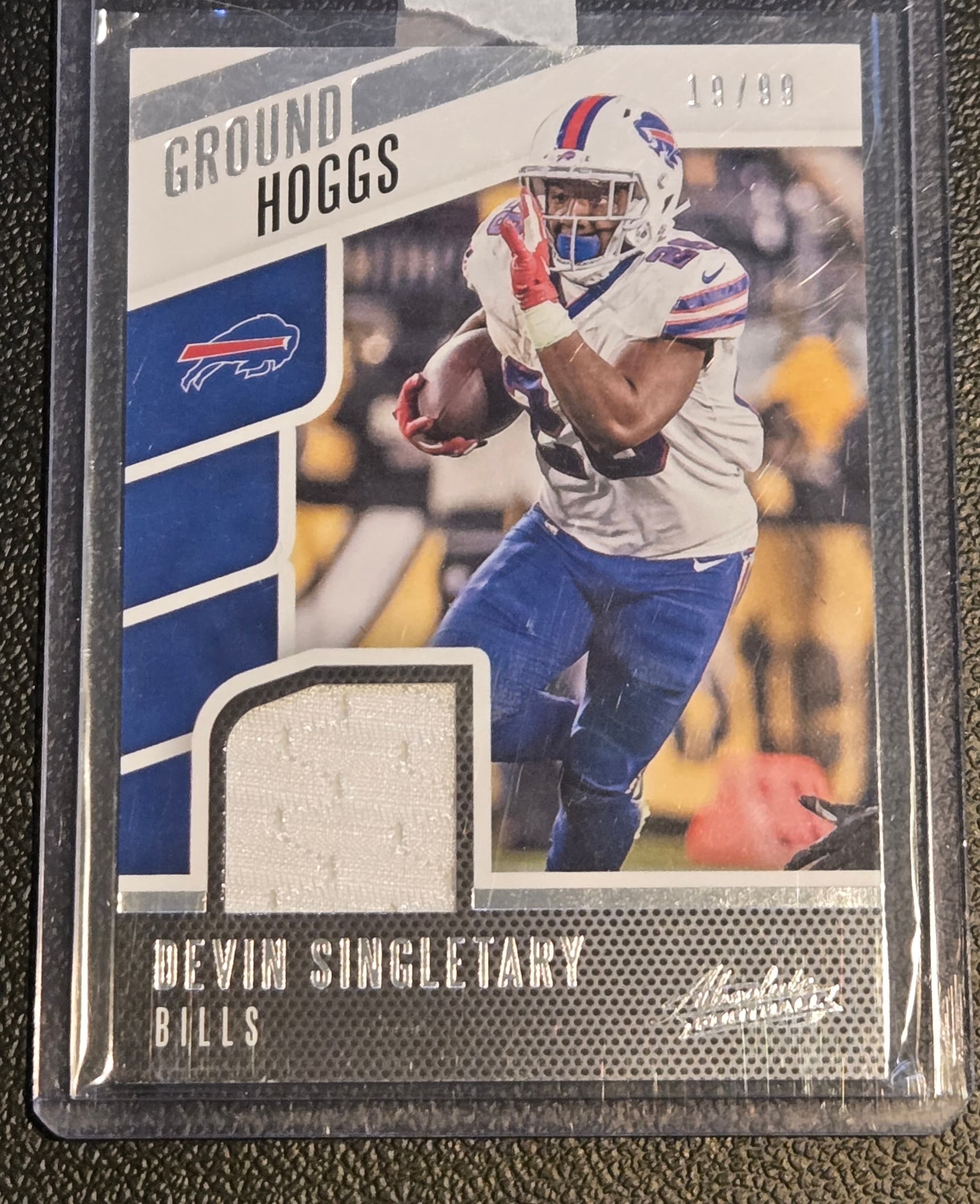 2020 Panini Absolute D.Singletary Ground Hoggs Materials 19/99 - Image 1