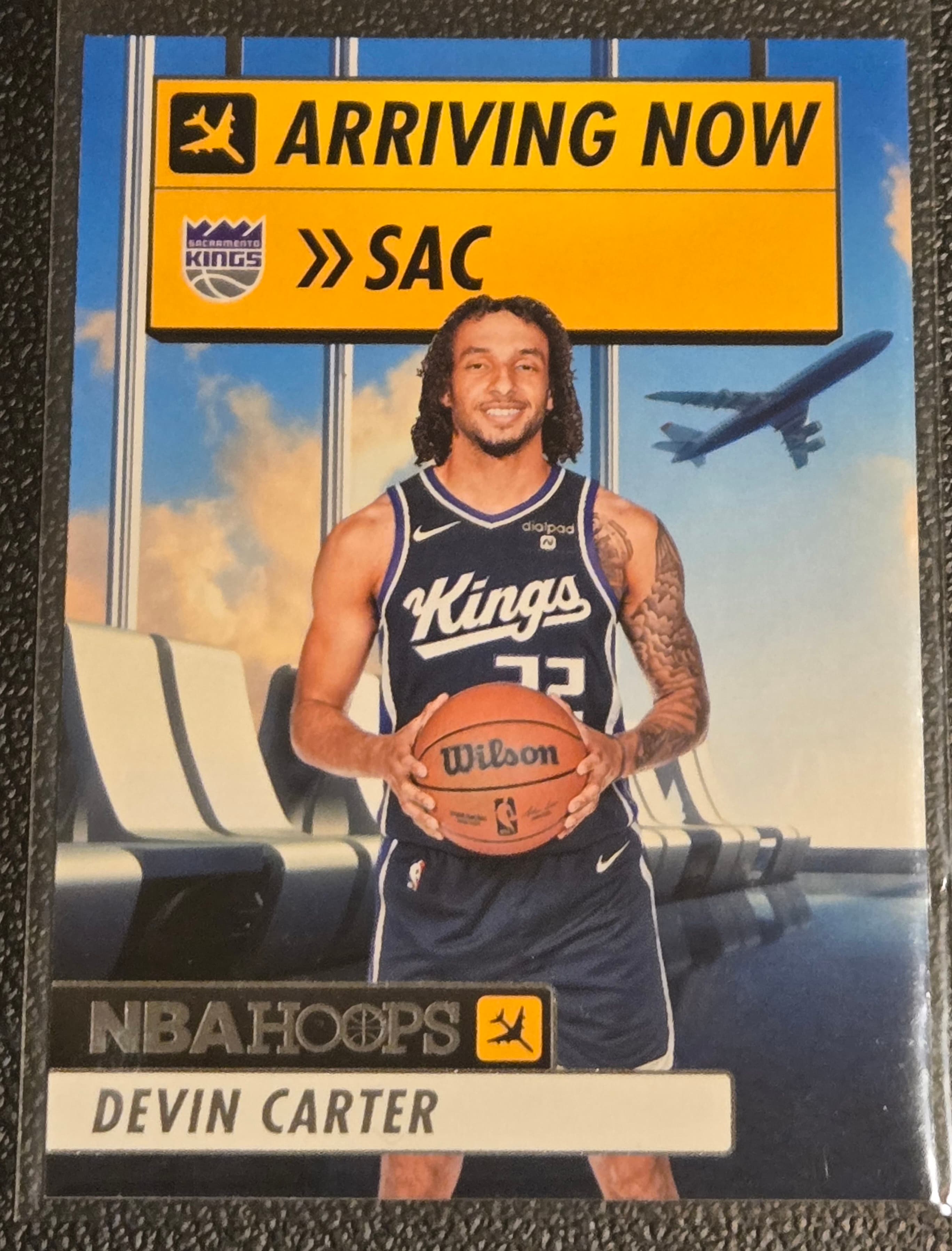 2024-25 Hoops #1 Devin Carter Arriving Now - Image 1