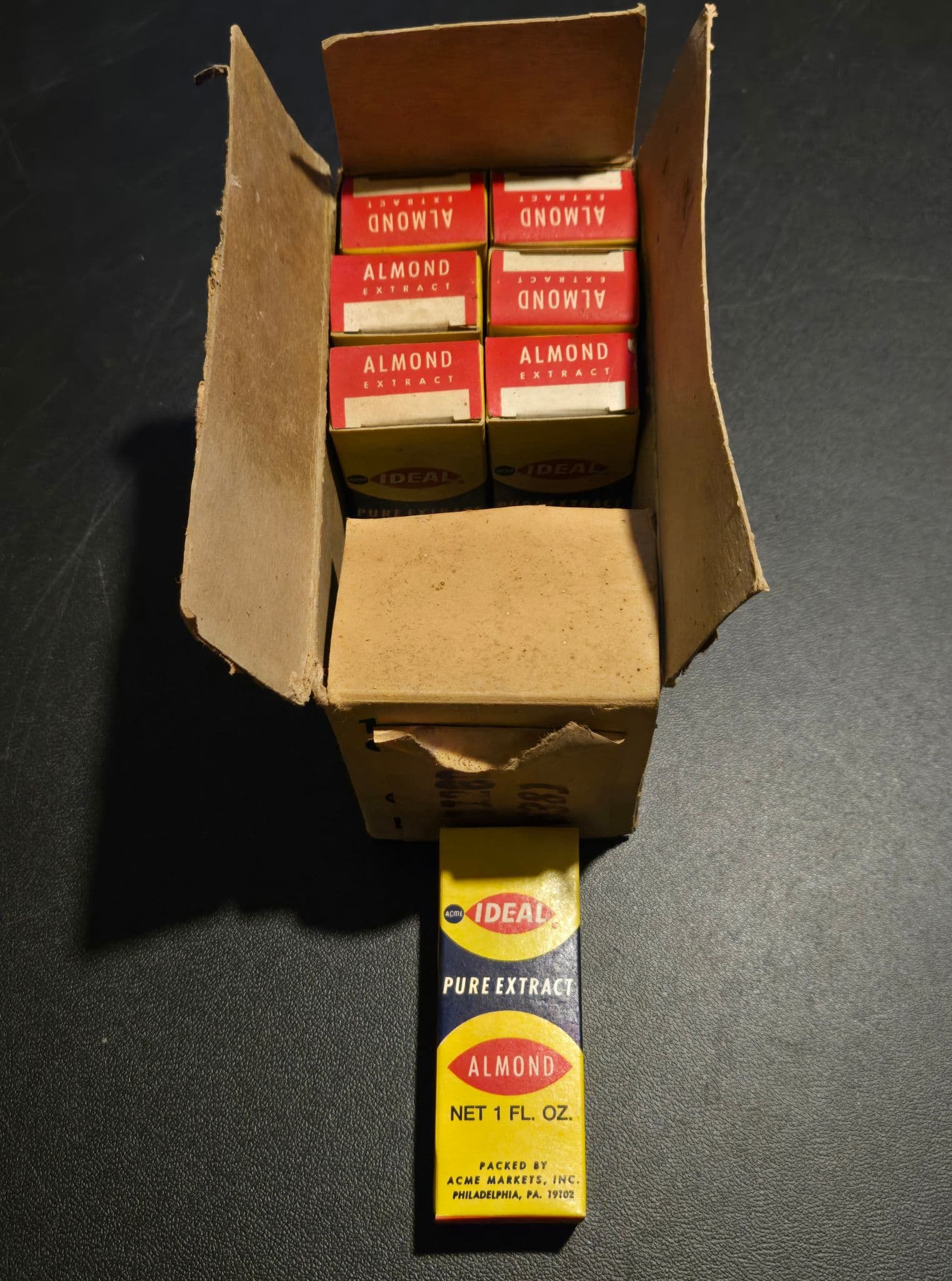 Acme Ideal Pure Extract Almond 1 Fl Oz Lot of 7 Vintage Boxed Baking Flavoring - Image 1