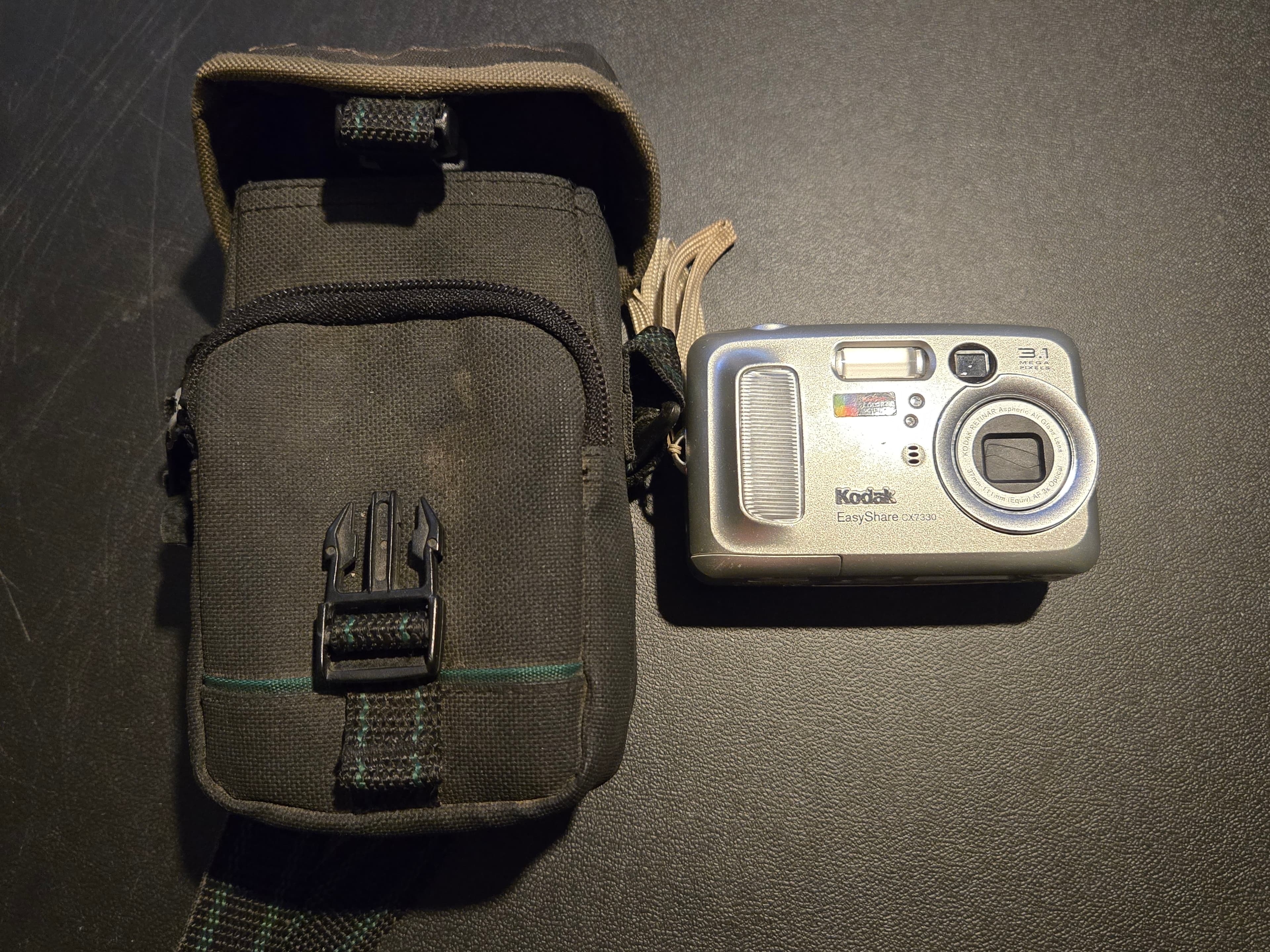 Kodak EasyShare CX7330 Digital Camera 3.1MP Silver Compact Untested with case - Image 1