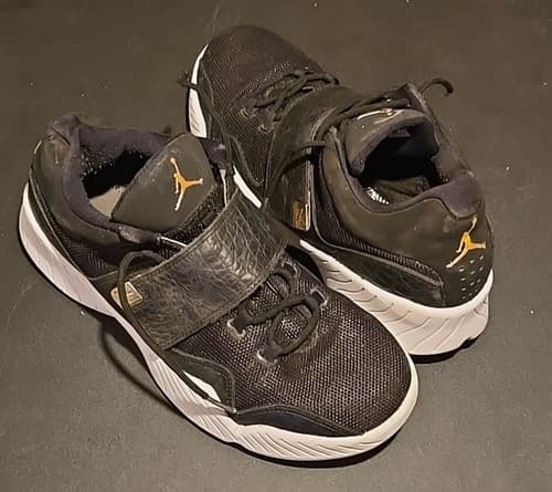 Size 10 - Jordan J23 Black And Gold - 854557-004 - Image 1