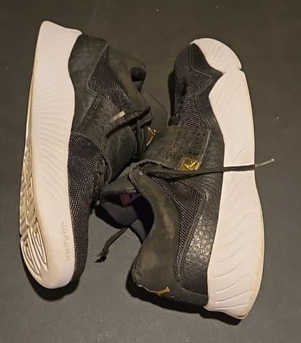 Size 10 - Jordan J23 Black And Gold - 854557-004 - Thumbnail 4