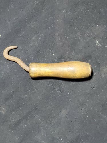 Antique Bag Twister bat tie hook - Image 1