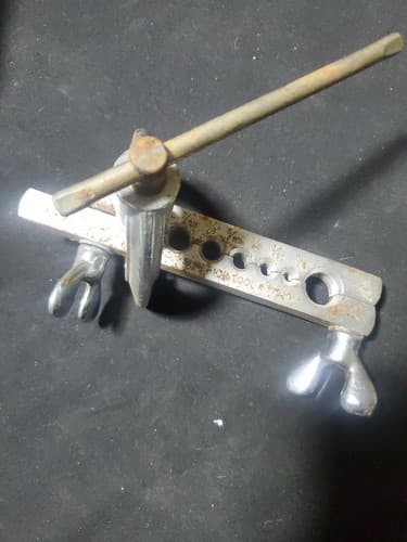 Superior Tool Copper Flaring Pipe Fitter - Image 1