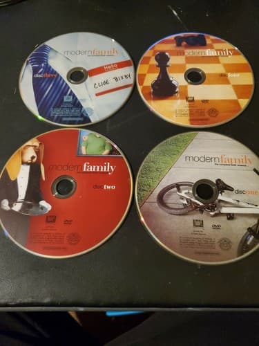 Modern Family First Season 4-disc Collection Dvd - Image 1