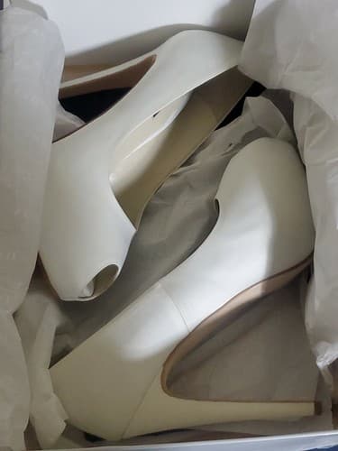 ALBANO Satin Court Stiletto Heels white Made In Italy 37 EU size - Image 1