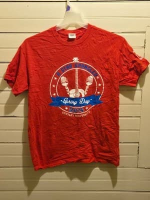 Gildan T-Shirt Mens M Red Bentley University Spring Day 2014 Graphic Tee Campus - Image 1