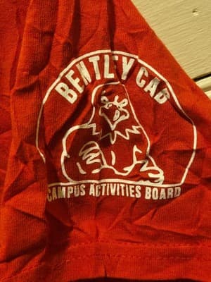 Gildan T-Shirt Mens M Red Bentley University Spring Day 2014 Graphic Tee Campus - Thumbnail 2