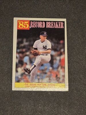 1986 Topps #204 Phil Niekro - Image 1