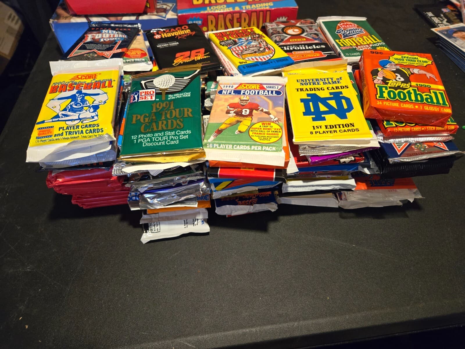 Lot of 500 multi/mixed-sport cards and non-sport trading cards in sealed pack - Image 1