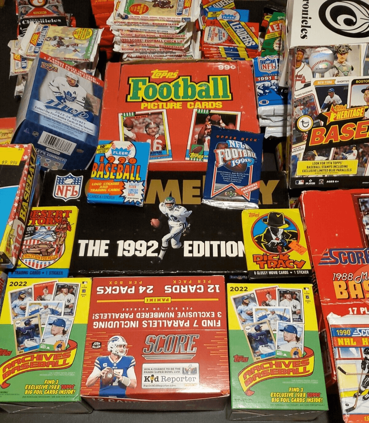 Lot of 600 multi/mixed-sport cards and non-sport trading cards in sealed packs - Image 1