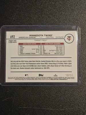 2024 Topps #692 Minnesota Twins Father's Day Powder Blue #/50 - Thumbnail 2