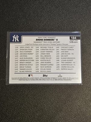 2025 Topps #184 Bronx Bombers II: Yankees Trio Eyes History Pink Holo Foil - Thumbnail 2