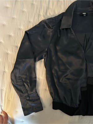 PAIGE “Calico Blue” 100% Silk Open Collar Blouse Size 10 - Thumbnail 4