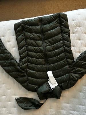 Uniqlo Ultra Light Down Jacket Olive Green NWT Size M Packable