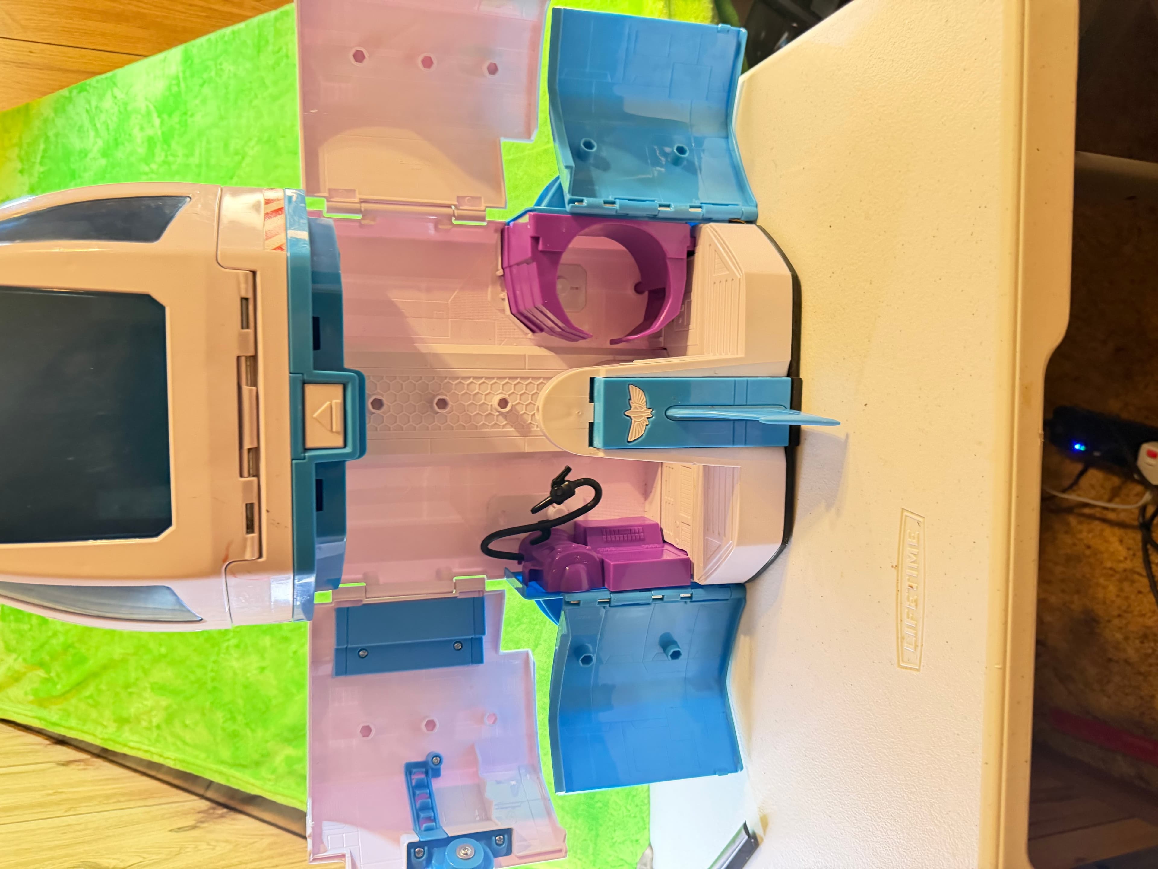 Buzz Lightyear Spaceship Playset with Interactive Features - Thumbnail 6