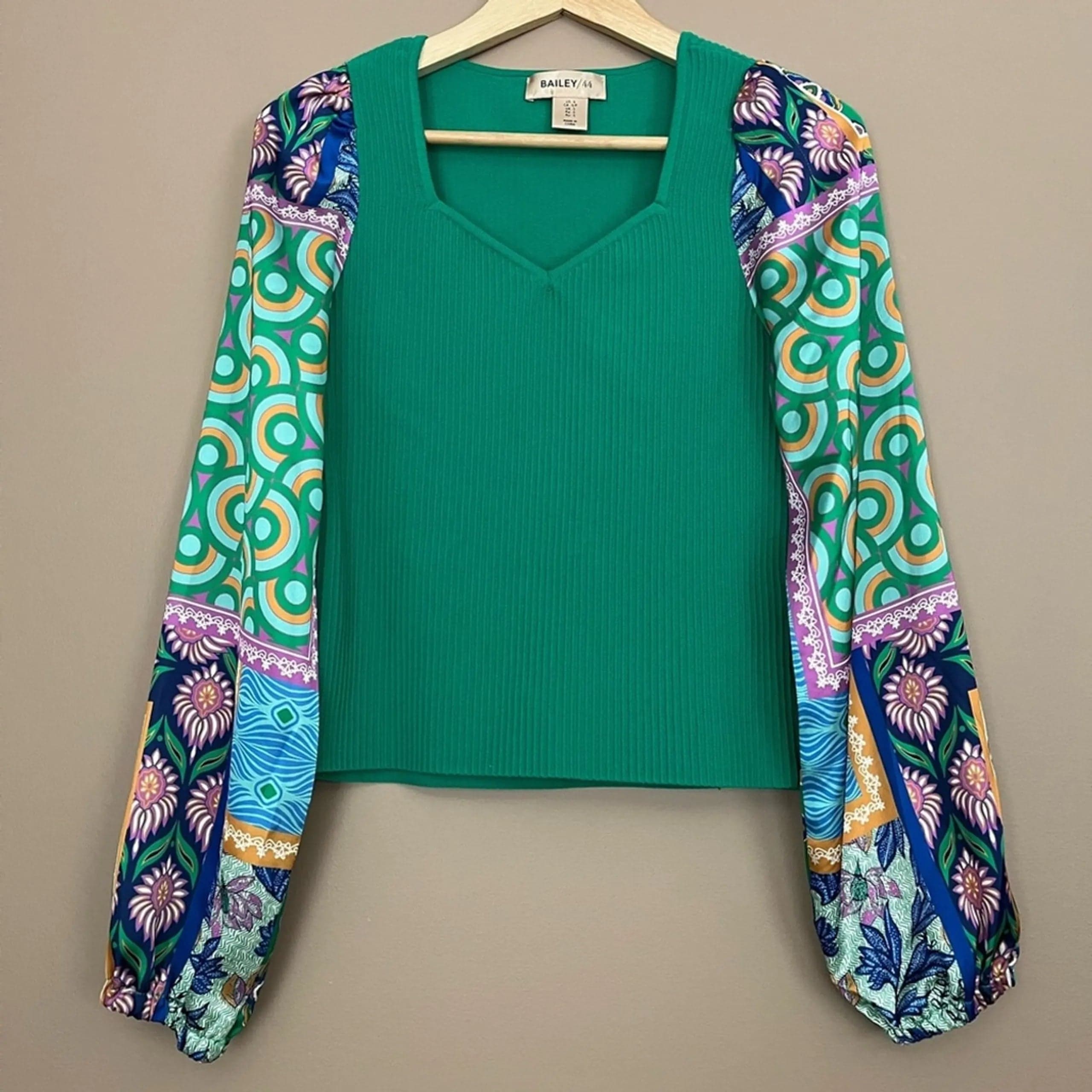 Bailey 44 Ribbed Top with Satin Patchwork Print Sleeves in Green Size Medium - Image 1