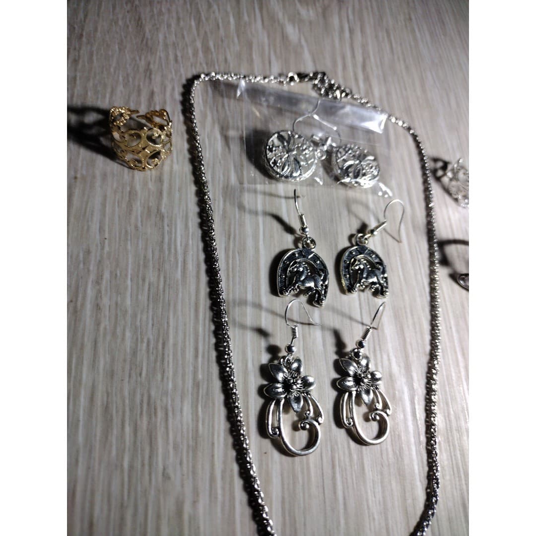 Jewelry Bundle - 3 Pairs of Earrings, 4 Rings, 1 Necklace - Thumbnail 7