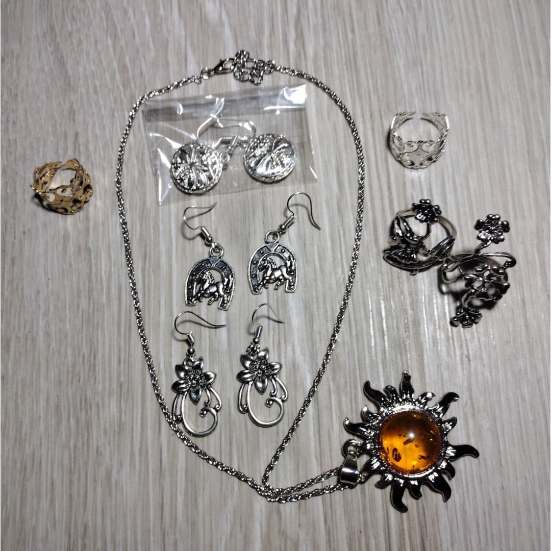 Jewelry Bundle - 3 Pairs of Earrings, 4 Rings, 1 Necklace - Thumbnail 8