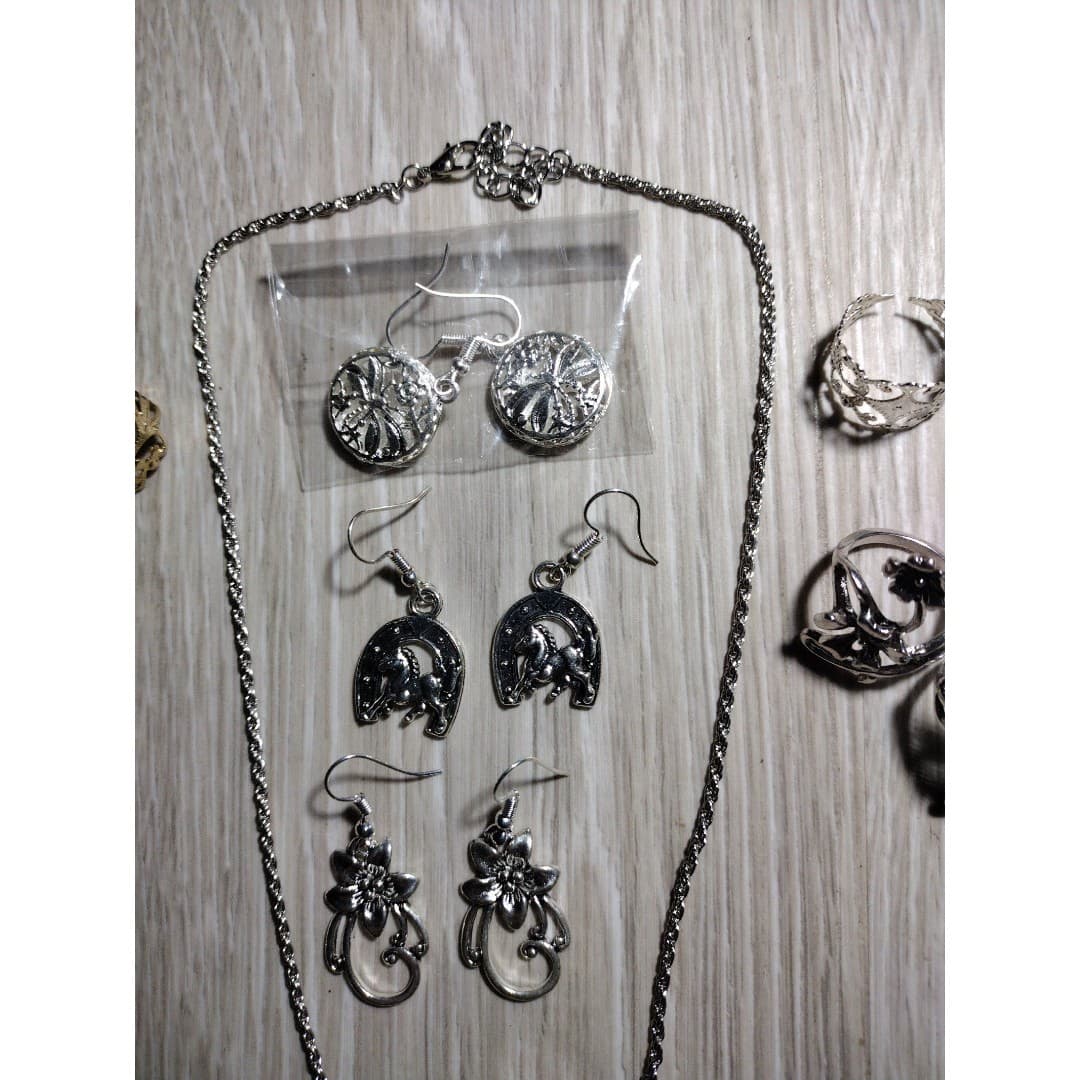 Jewelry Bundle - 3 Pairs of Earrings, 4 Rings, 1 Necklace - Thumbnail 6