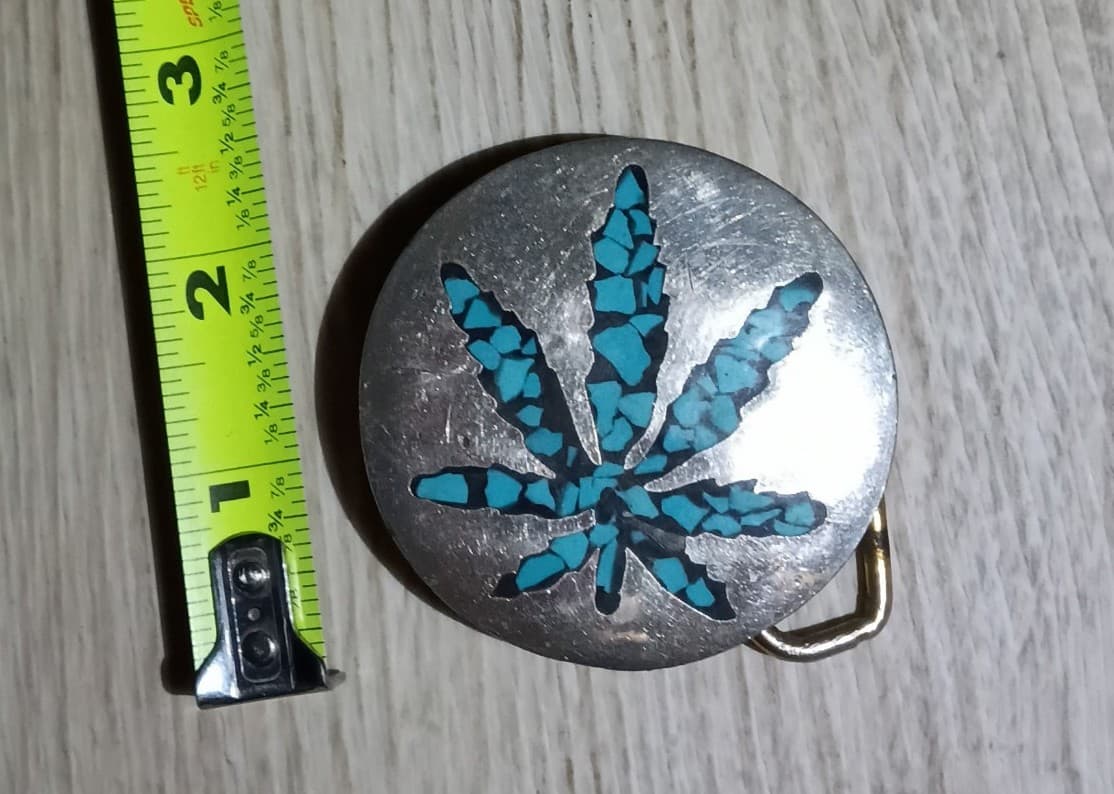 Round Silver Tone Belt Buckle Turquoise Like Inlay Cannabis Leaf Design - Thumbnail 3