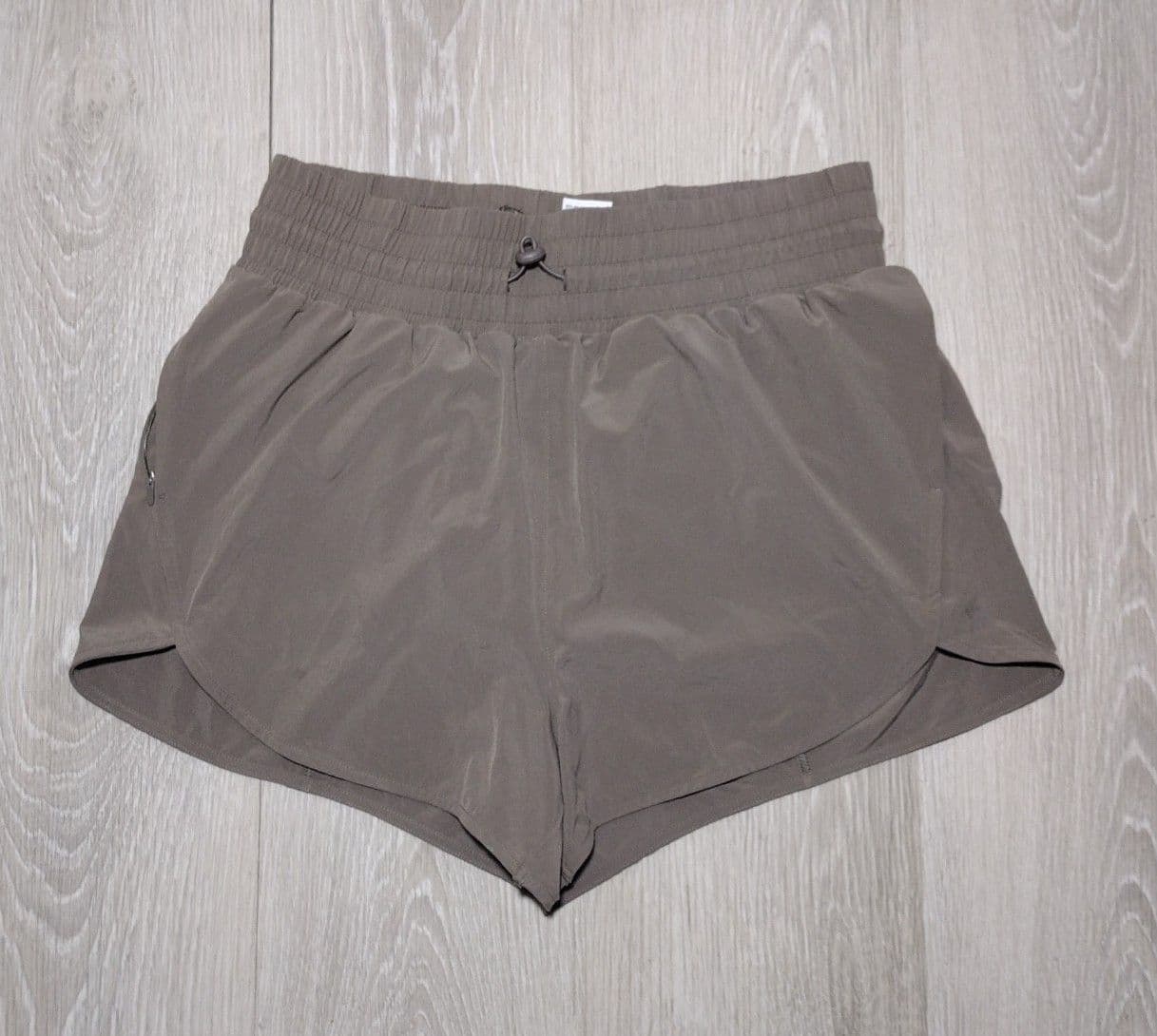 All In Motion - Size Med. Shorts - comfort and stretch - lightweight - Image 1