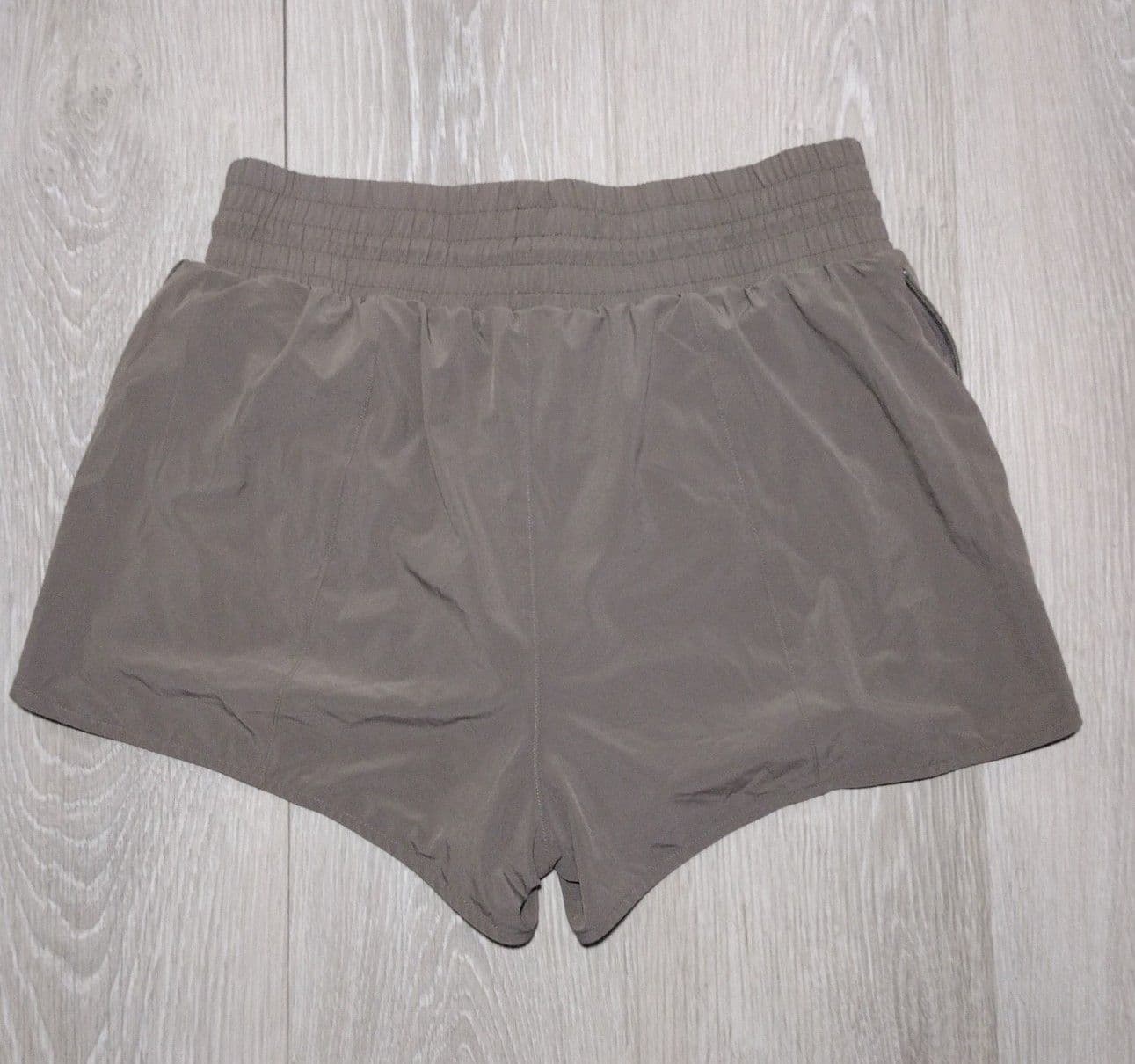 All In Motion - Size Med. Shorts - comfort and stretch - lightweight - Thumbnail 6