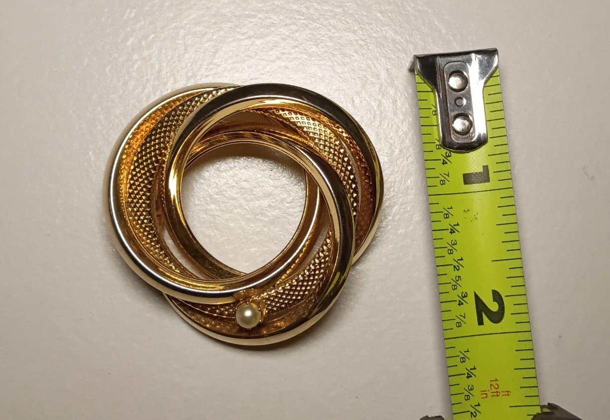 Vintage Gold Tone Overlapping Entwined Brooch - Retro Statement Jewelry - OS - Thumbnail 4