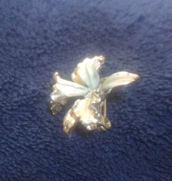 1960’s Mini Orchid Flower - Enamel Brooch/Pin - Vintage - Thumbnail 4