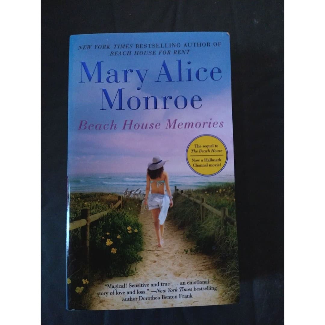 Beach house memories a novel - Image 1