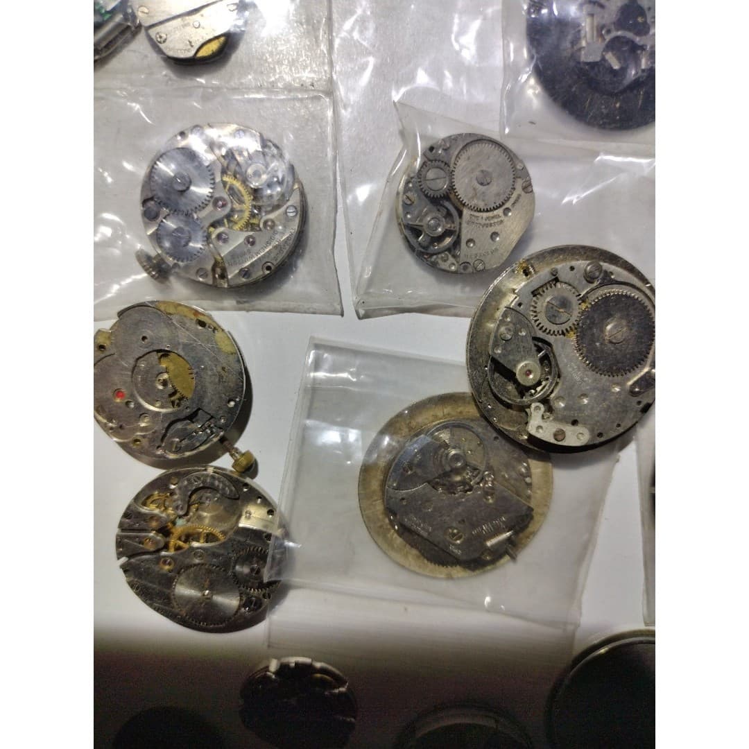 Vintage Watch Faces & Parts- For parts or Repair. - Thumbnail 12