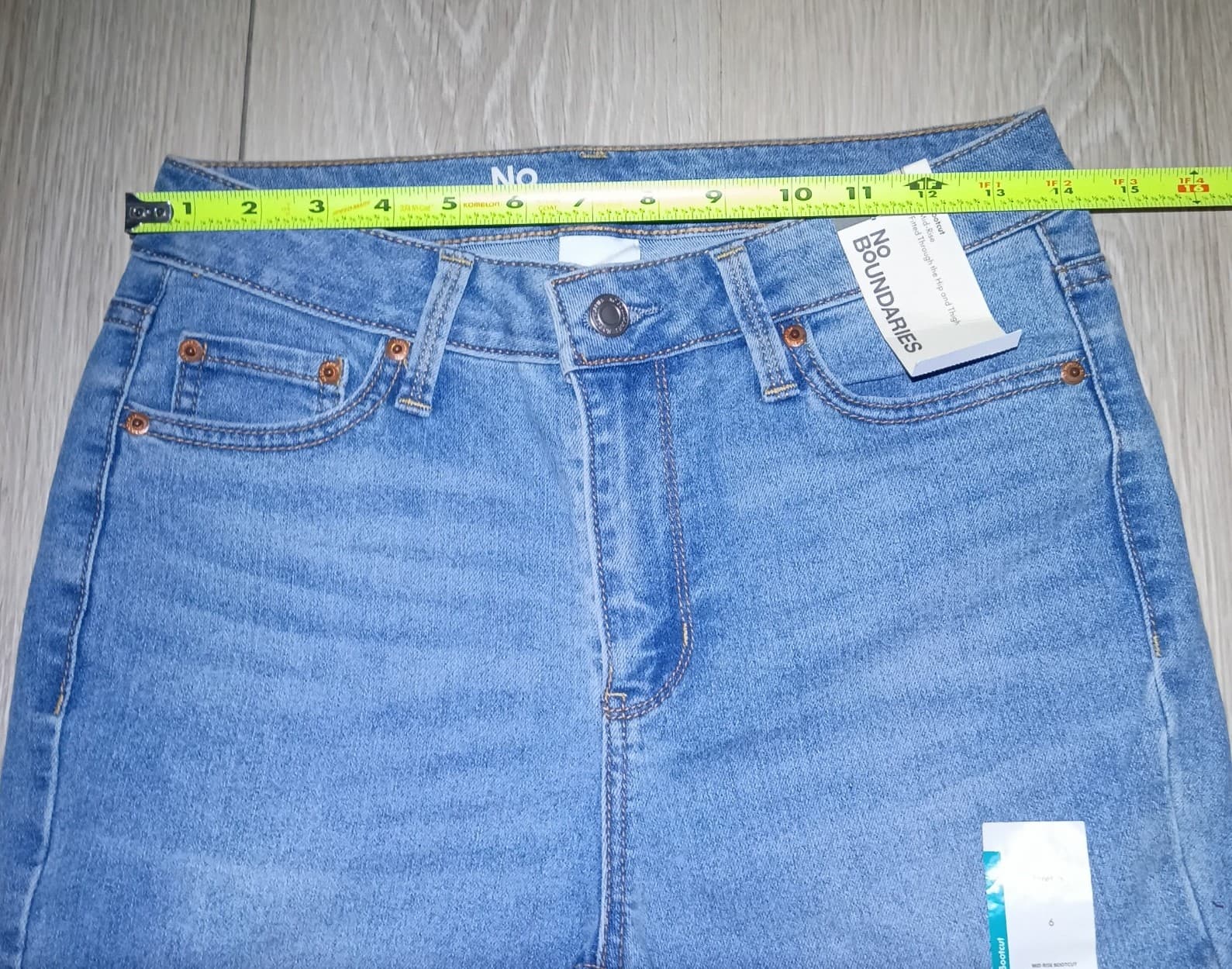 Mid Rise Bootcut | Light Wash | Size 6 | No Boundaries | New - Thumbnail 3