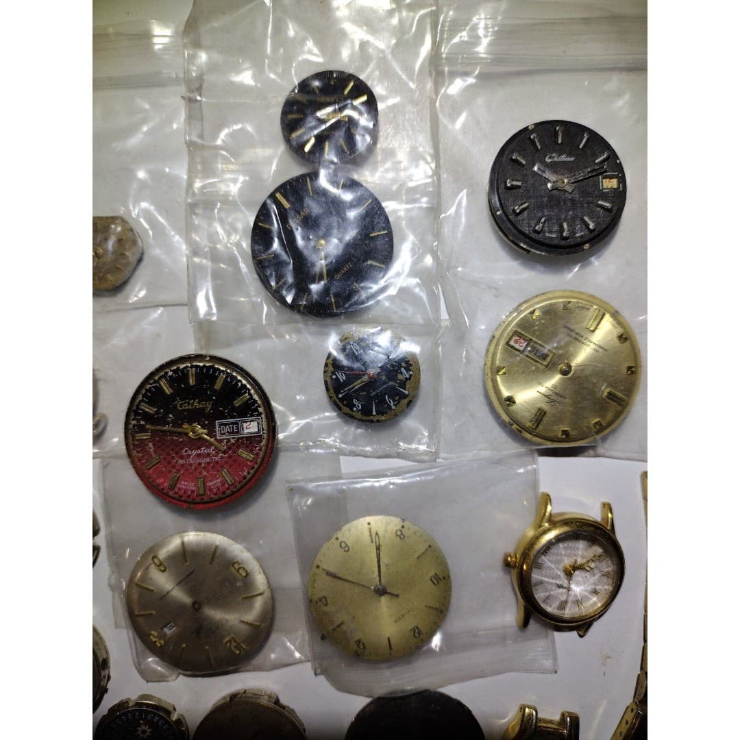 Vintage Watch Faces & Parts- For parts or Repair. - Thumbnail 8