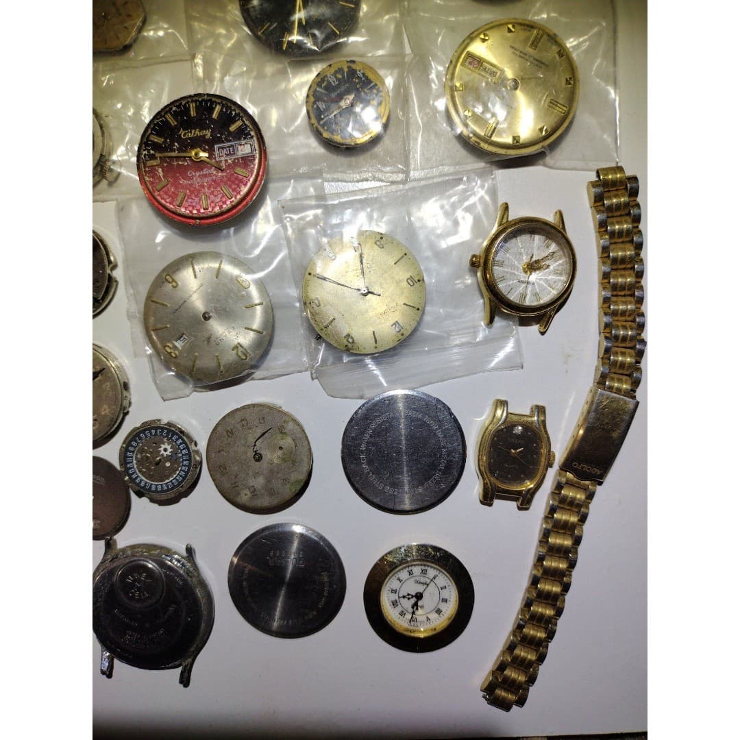 Vintage Watch Faces & Parts- For parts or Repair. - Thumbnail 4
