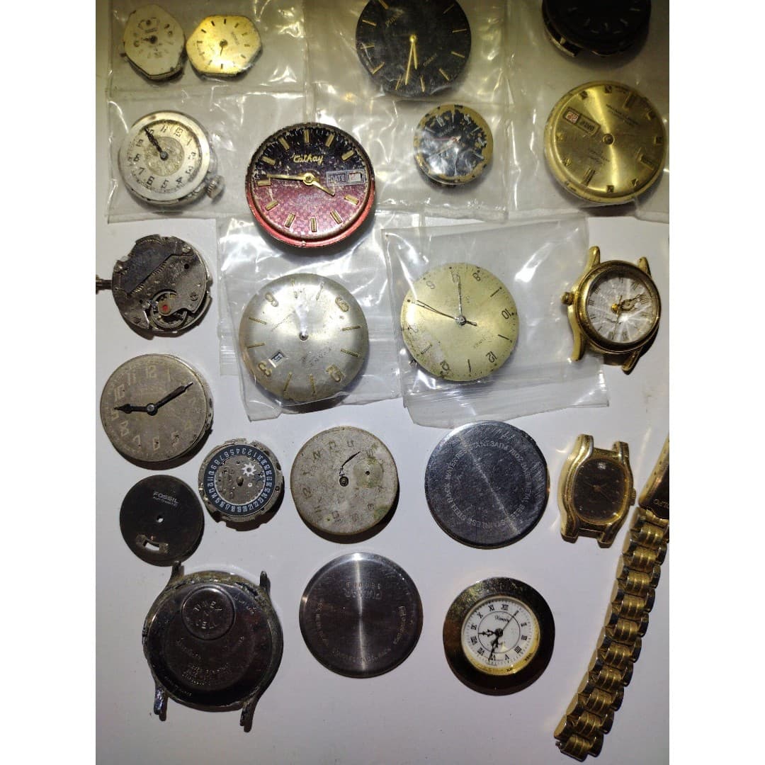 Vintage Watch Faces & Parts- For parts or Repair. - Thumbnail 5