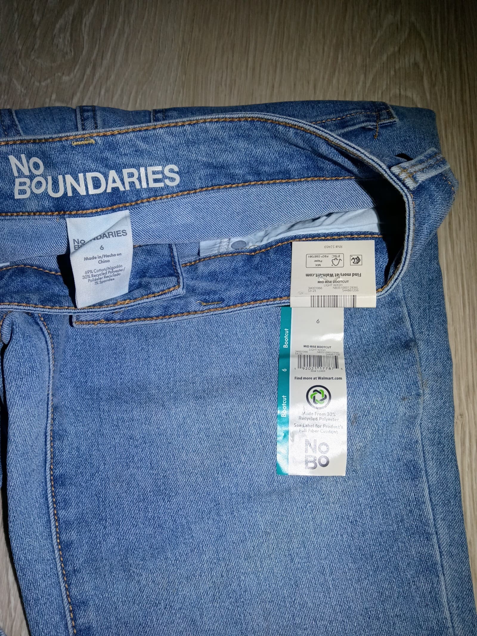 Mid Rise Bootcut | Light Wash | Size 6 | No Boundaries | New - Thumbnail 2