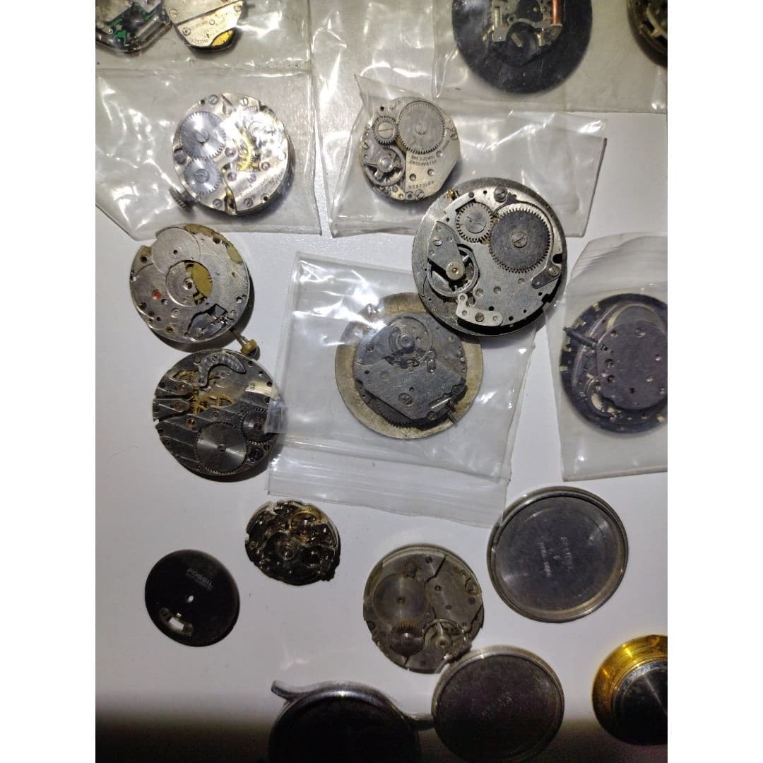 Vintage Watch Faces & Parts- For parts or Repair. - Thumbnail 10