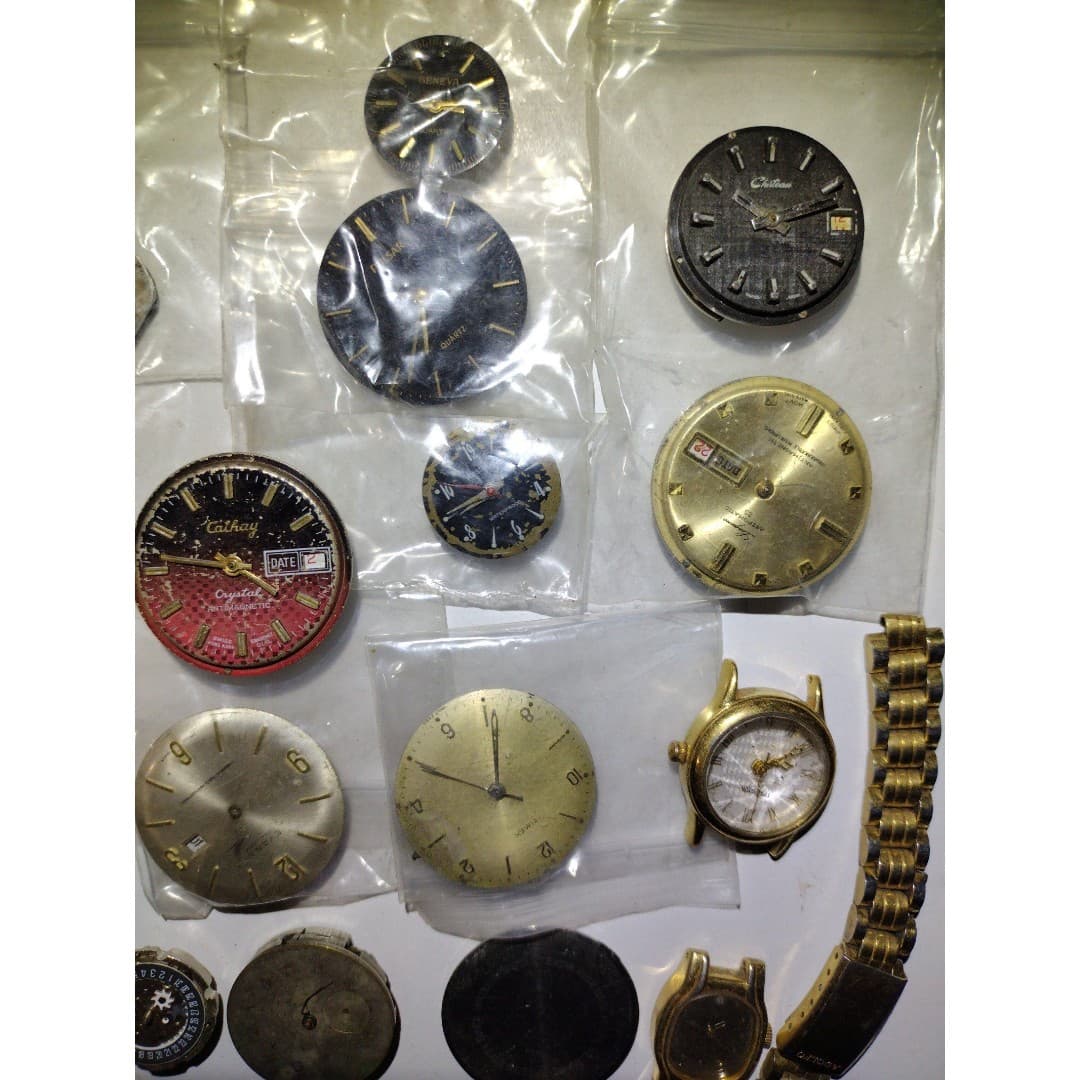 Vintage Watch Faces & Parts- For parts or Repair. - Thumbnail 3